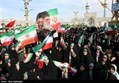 اجتماع مشت‌های گره کرده در حرم مطهر رضوی