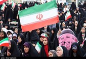 اجتماع مشت‌های گره کرده در حرم مطهر رضوی