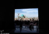 اجتماع مشت‌های گره کرده در حرم مطهر رضوی