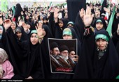 اجتماع مشت‌های گره کرده در حرم مطهر رضوی