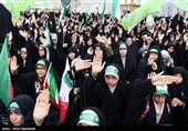 اجتماع مشت‌های گره کرده در حرم مطهر رضوی