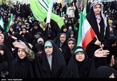اجتماع مشت‌های گره کرده در حرم مطهر رضوی