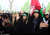 اجتماع مشت‌های گره کرده در حرم مطهر رضوی
