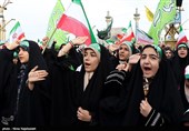 اجتماع مشت‌های گره کرده در حرم مطهر رضوی