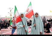 اجتماع مشت‌های گره کرده در حرم مطهر رضوی