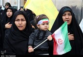 اجتماع مشت‌های گره کرده در حرم مطهر رضوی