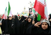 اجتماع مشت‌های گره کرده در حرم مطهر رضوی