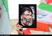اجتماع مشت‌های گره کرده در حرم مطهر رضوی
