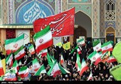 اجتماع مشت‌های گره کرده در حرم مطهر رضوی