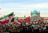 اجتماع مشت‌های گره کرده در حرم مطهر رضوی