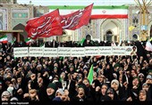 اجتماع مشت‌های گره کرده در حرم مطهر رضوی