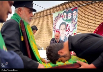 حضور خادمان حرم امام رضا(ع) در خانه شهید محسن کریمی