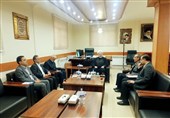 نشست فوق‌العاده نظارت بر بازار لرستان/ برخورد قضایی با احتکارکنندگان
