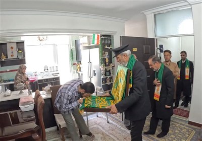 خادمان رضوی مهمان منزل جانباز جنگ رمضان شدند