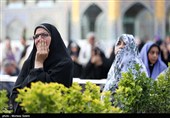 گل آرایی سقاخانه و پنجره فولاد حرم رضوی به مناسبت دهه کرامت