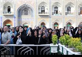 گل آرایی سقاخانه و پنجره فولاد حرم رضوی به مناسبت دهه کرامت