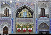 گل آرایی سقاخانه و پنجره فولاد حرم رضوی به مناسبت دهه کرامت