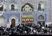 گل آرایی سقاخانه و پنجره فولاد حرم رضوی به مناسبت دهه کرامت