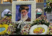 گل آرایی سقاخانه و پنجره فولاد حرم رضوی به مناسبت دهه کرامت