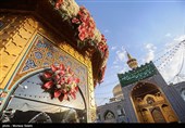 گل آرایی سقاخانه و پنجره فولاد حرم رضوی به مناسبت دهه کرامت
