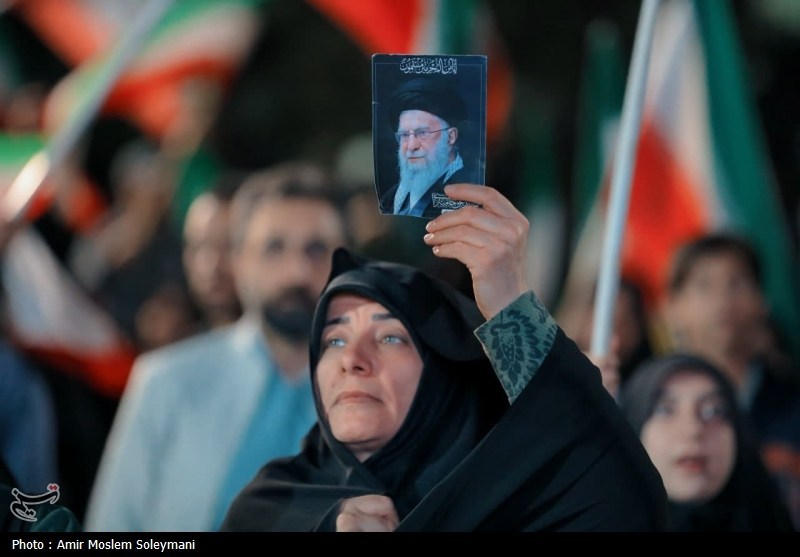از جماران تا میدان کوثر؛ بغض بی‌انتهای مردم کرمان در فراق امام شهید