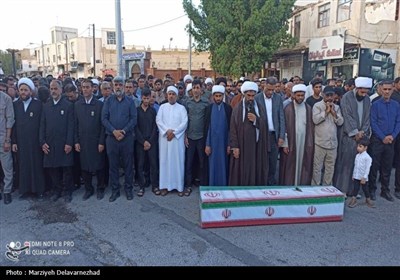 تشییع پیکر مطهر شهید امیرعلی سالاری در بندر لنگه+تصویر