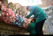 گل‌آرایی ضریح اخت‌الرضا(س)