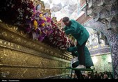 گل‌آرایی ضریح اخت‌الرضا(س)