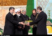 تعویض پرچم حرم مطهر رضوی