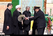 تعویض پرچم حرم مطهر رضوی