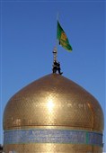 تعویض پرچم حرم مطهر رضوی
