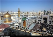 تعویض پرچم حرم مطهر رضوی