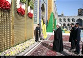 تعویض پرچم حرم مطهر رضوی