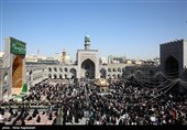 تعویض پرچم حرم مطهر رضوی
