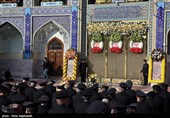 تعویض پرچم حرم مطهر رضوی