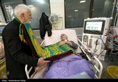 حضور خادمان حرم رضوی در بیمارستان بعثت همدان