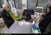حضور خادمان حرم رضوی در بیمارستان بعثت همدان