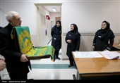 حضور خادمان حرم رضوی در بیمارستان بعثت همدان