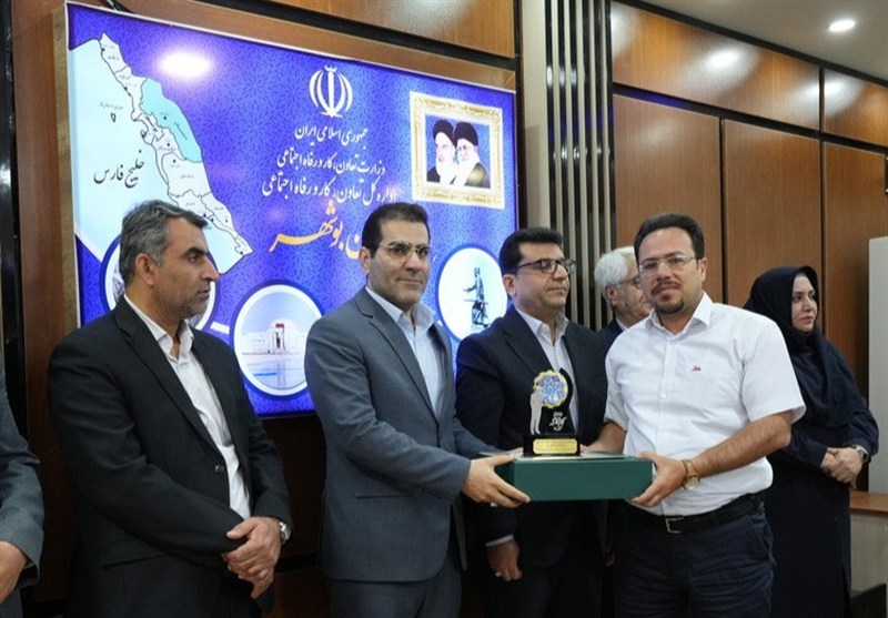 تجلیل از برگزیدگان جامعه کار و تولید در جشنواره امتنان استان بوشهر