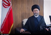 تقدیم «میناب نواسی» به آیت‌الله عاملی؛ نغمه‌ای خردسالانه در تکریم شهدای کودک میناب