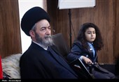 تقدیم «میناب نواسی» به آیت‌الله عاملی؛ نغمه‌ای خردسالانه در تکریم شهدای کودک میناب