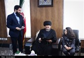 تقدیم «میناب نواسی» به آیت‌الله عاملی؛ نغمه‌ای خردسالانه در تکریم شهدای کودک میناب