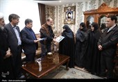 دیدار استاندار اردبیل و نایب رئیس مجلس با خانواده دو شهید والامقام در اردبیل