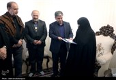 دیدار استاندار اردبیل و نایب رئیس مجلس با خانواده دو شهید والامقام در اردبیل