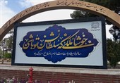 اهتزاز پرچم رضوی در بیرجند؛ اکران نمادهای شهری به مناسبت دهه کرامت