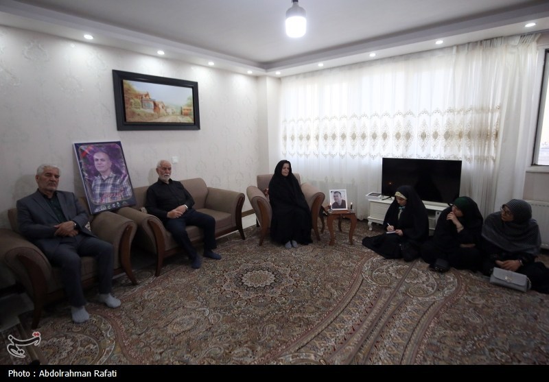 دیدار اعضای دفتر خبرگزاری تسنیم همدان با خانواده شهید وحید لطفی