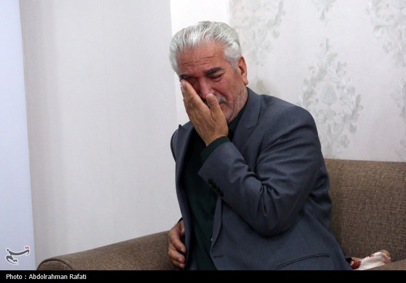 دیدار اعضای دفتر خبرگزاری تسنیم همدان با خانواده شهید وحید لطفی