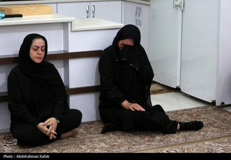 دیدار اعضای دفتر خبرگزاری تسنیم همدان با خانواده شهید وحید لطفی