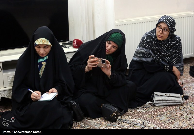 دیدار اعضای دفتر خبرگزاری تسنیم همدان با خانواده شهید وحید لطفی