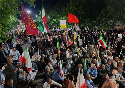 مردم گرگان: به عشق رهبری در خیابان‌ها مانده‌ایم
